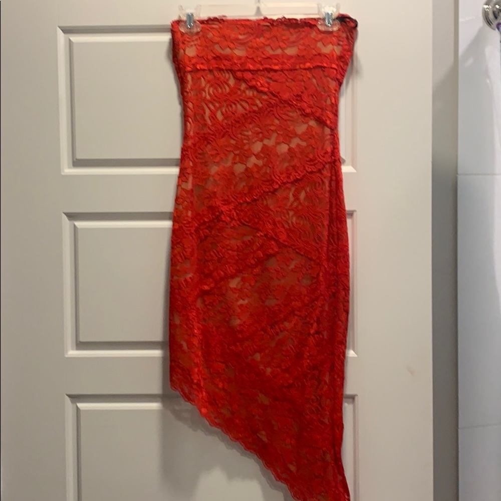 Red lace diagonal cute strapless dress